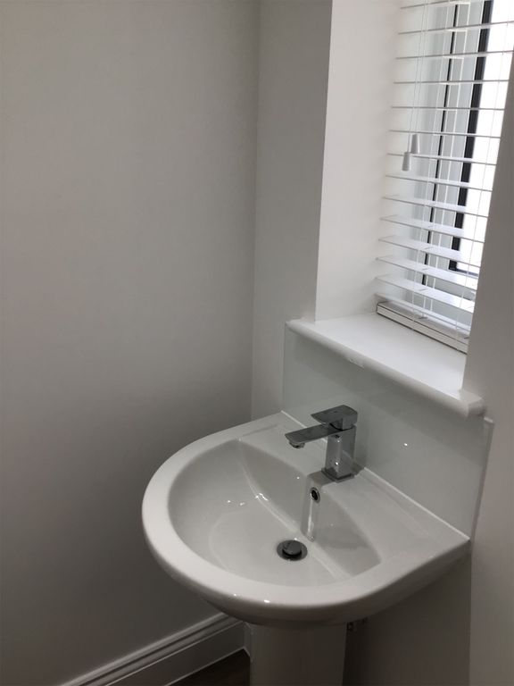Property photo 3 of 20 Cloakroom