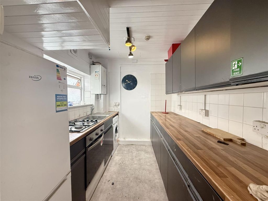 Property photo 2 of 14 Kitchen