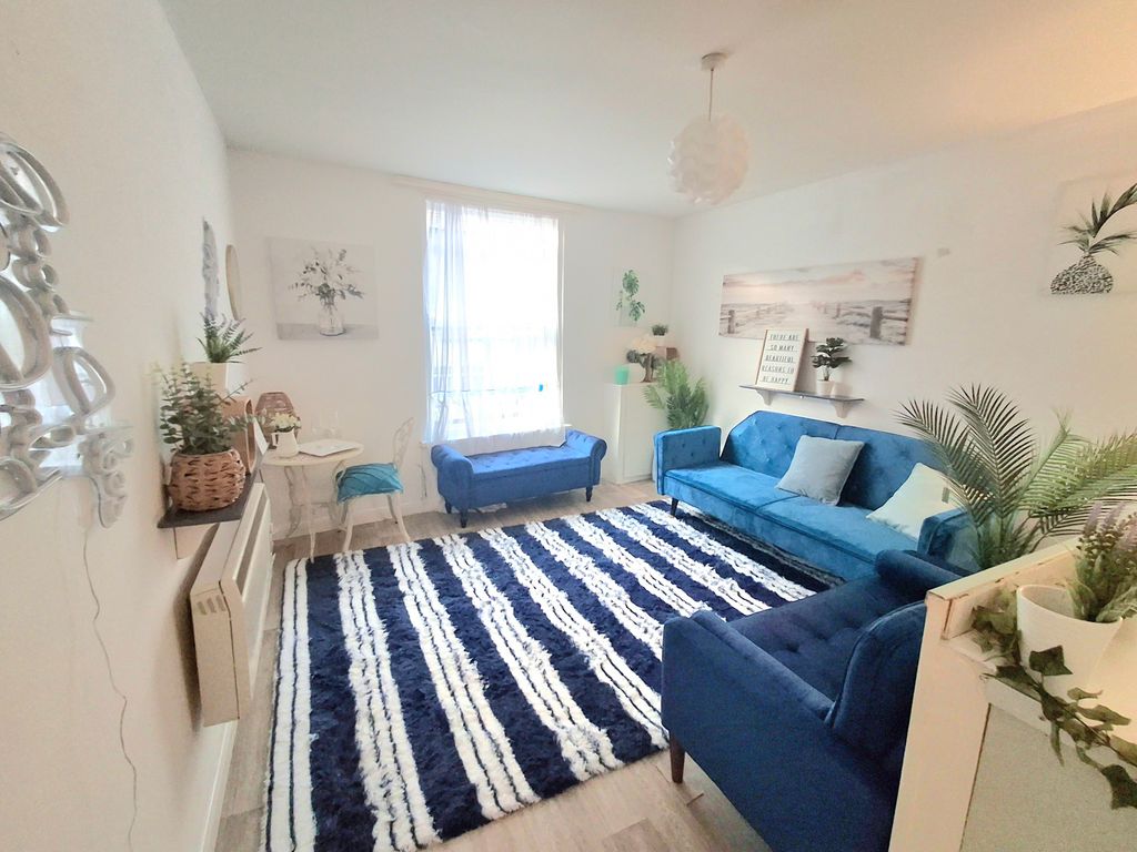 Property photo 1 of 5 Lounge