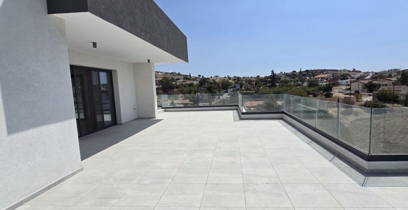 Property photo 2 of 11 Veranda