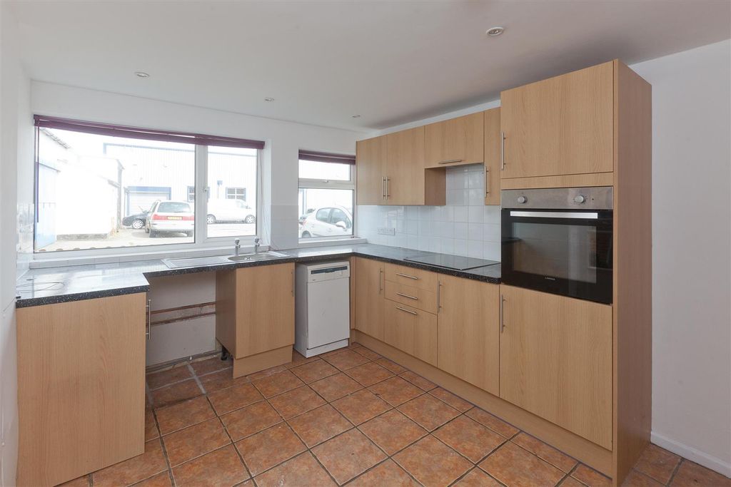 Property photo 2 of 7 A4-5782.Jpg