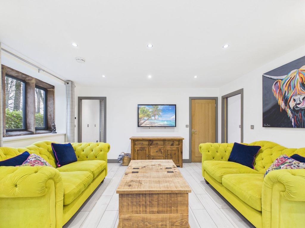 Property photo 2 of 27