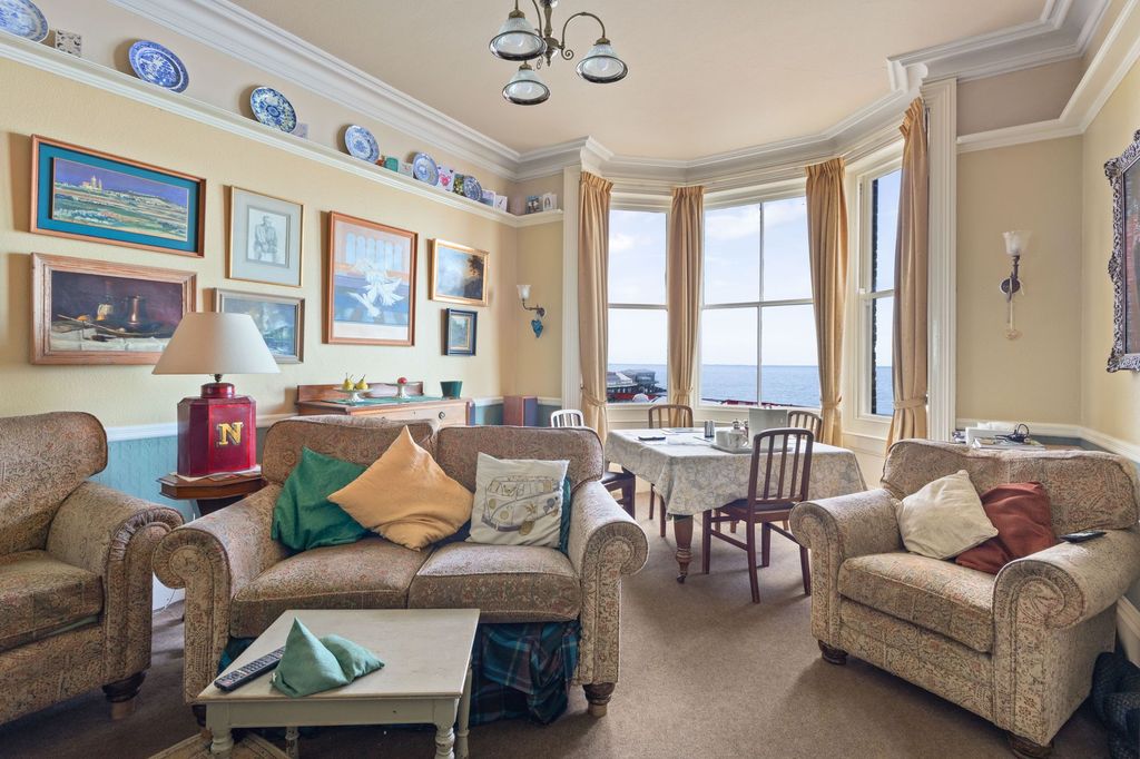 Property photo 3 of 40