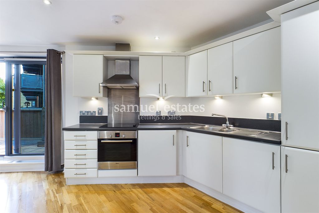 Property photo 3 of 12 Kitchen