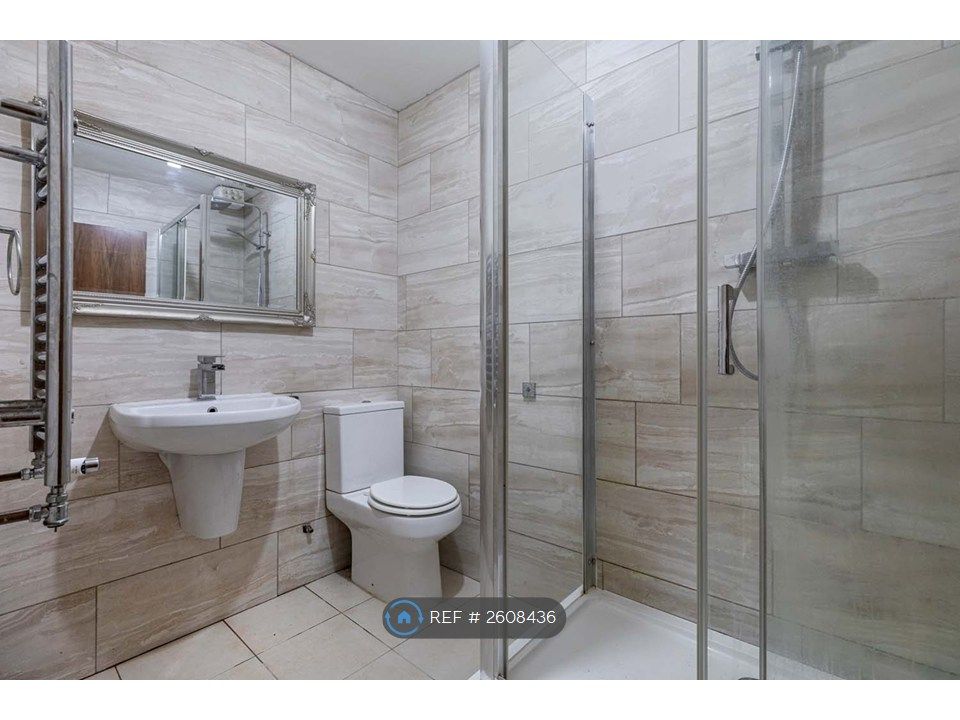 Property photo 2 of 10 Bathroom Pic1