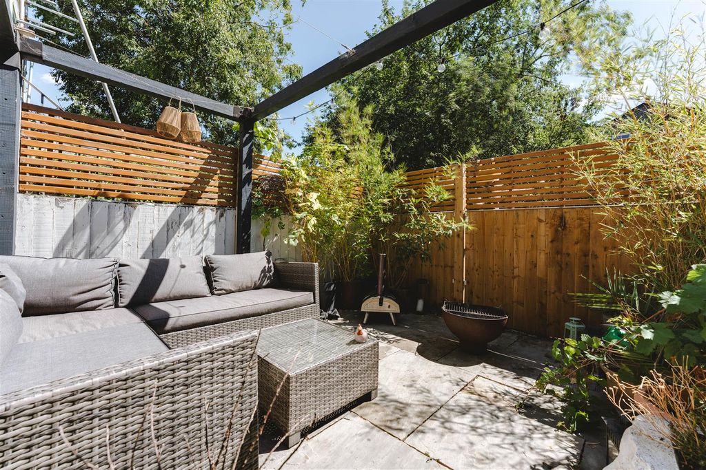 Property photo 3 of 19 Blurton Road-4.Jpg