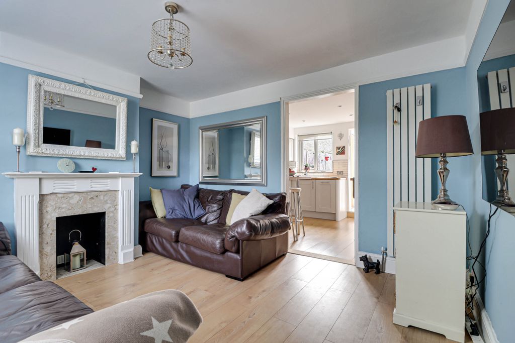 Property photo 2 of 13 Lounge