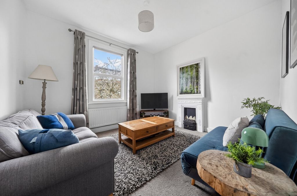 Property photo 2 of 13 1435883-14-69c405...