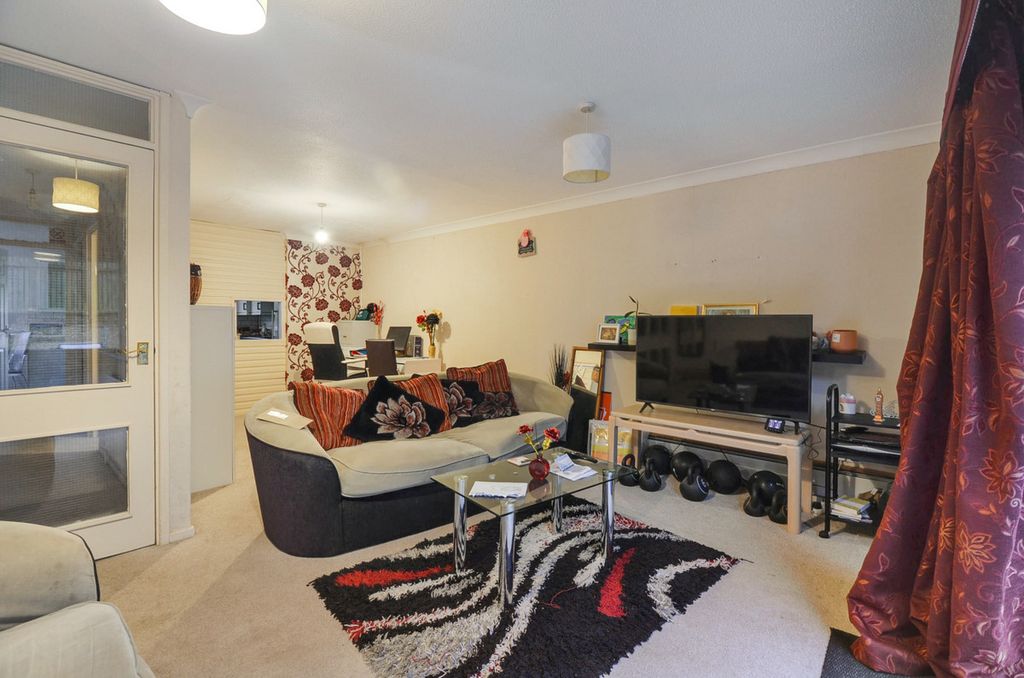 Property photo 3 of 18