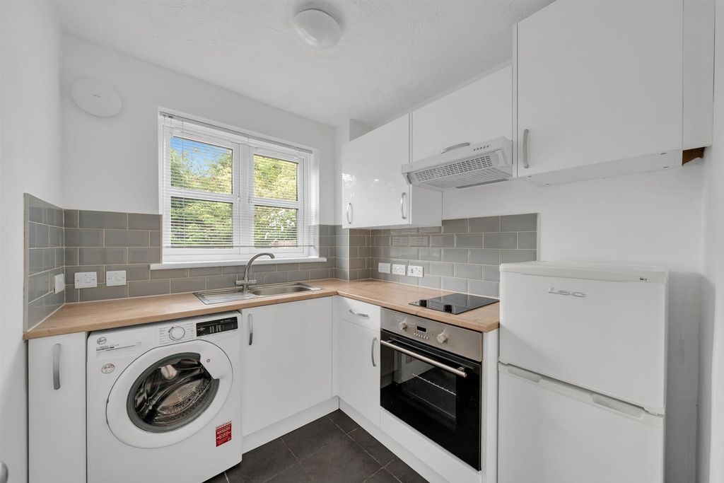 Property photo 3 of 17 Kitchen