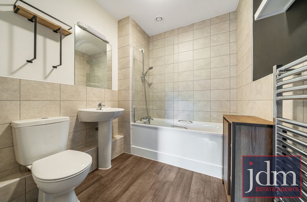 Property photo 2 of 11 Bathroom