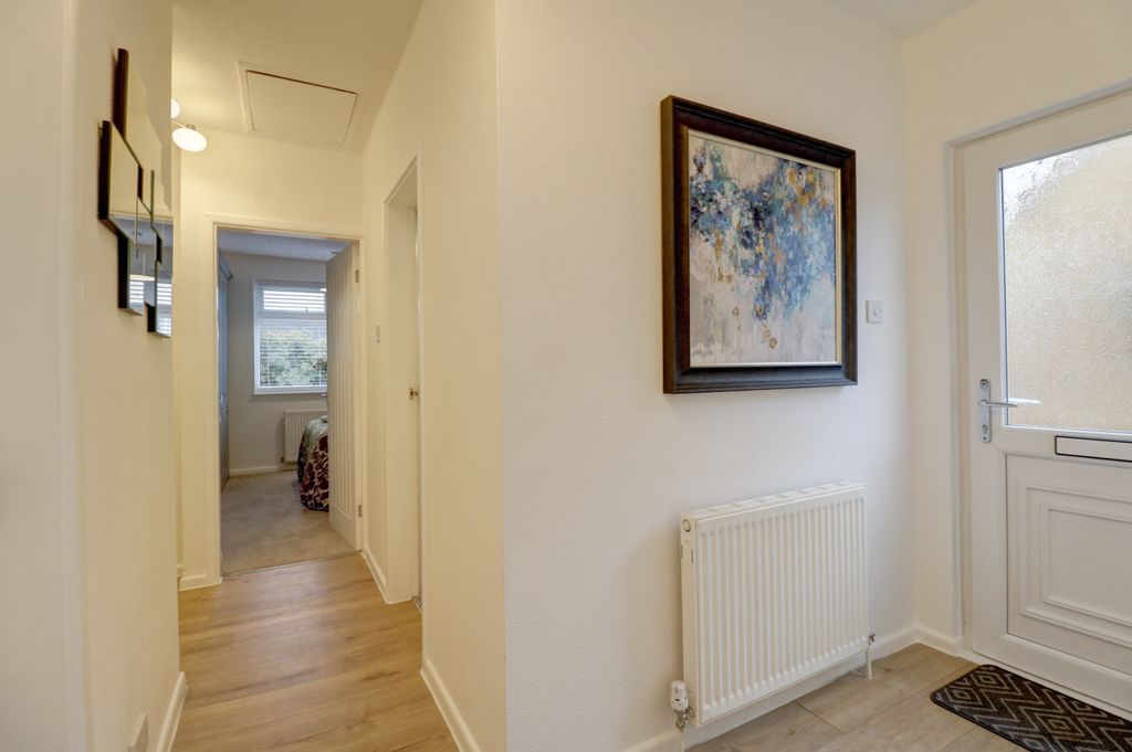 Property photo 2 of 21 Hallway 1.1