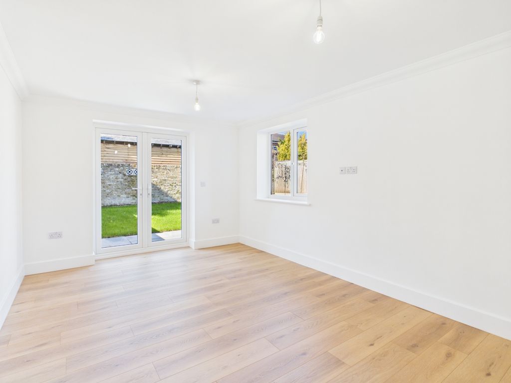 Property photo 2 of 20 Picture No. 12