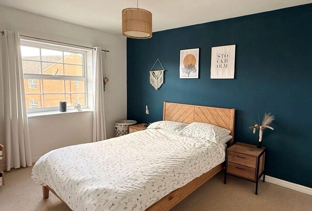 Property photo 3 of 8 Master Bedroom