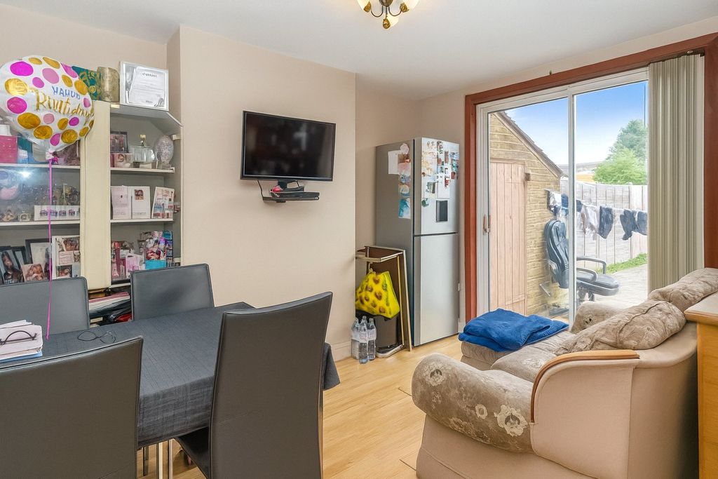 Property photo 3 of 10 Dining Room