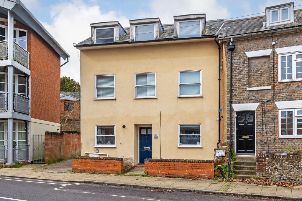 Property photo 1 of 6