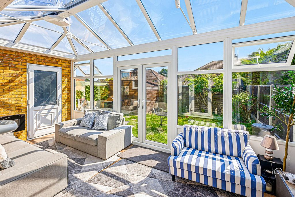 Property photo 2 of 27 Conservatory