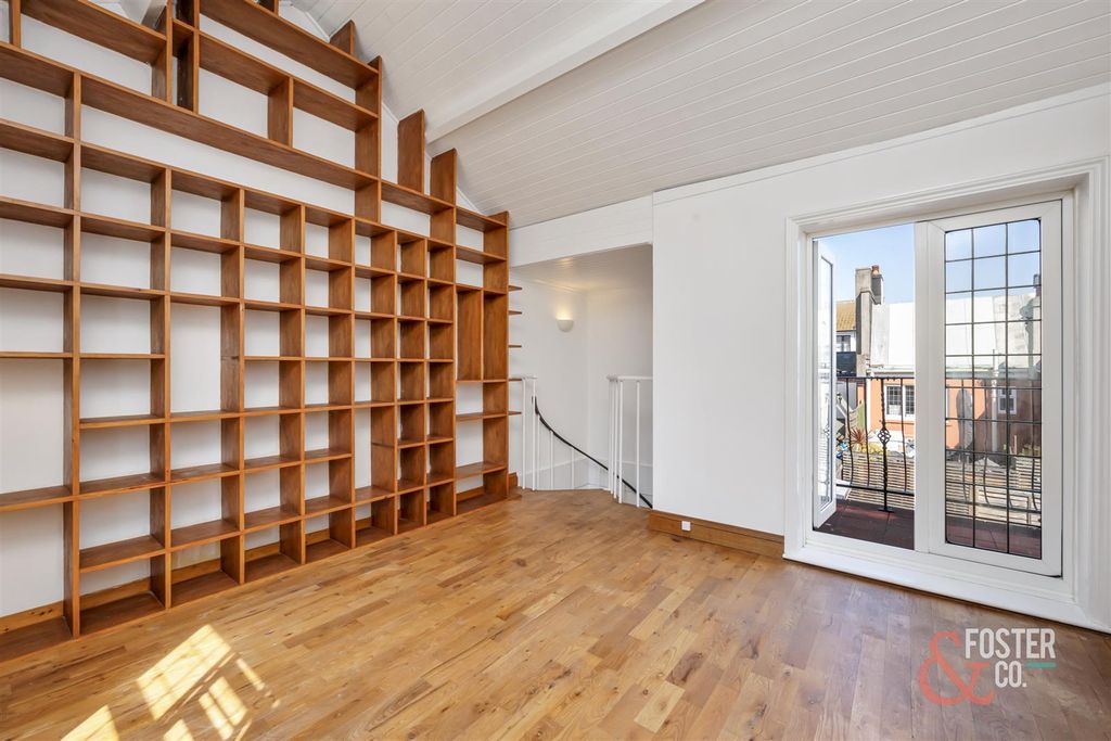 Property photo 2 of 17 Upper Gardner Street_24-003.Jpg
