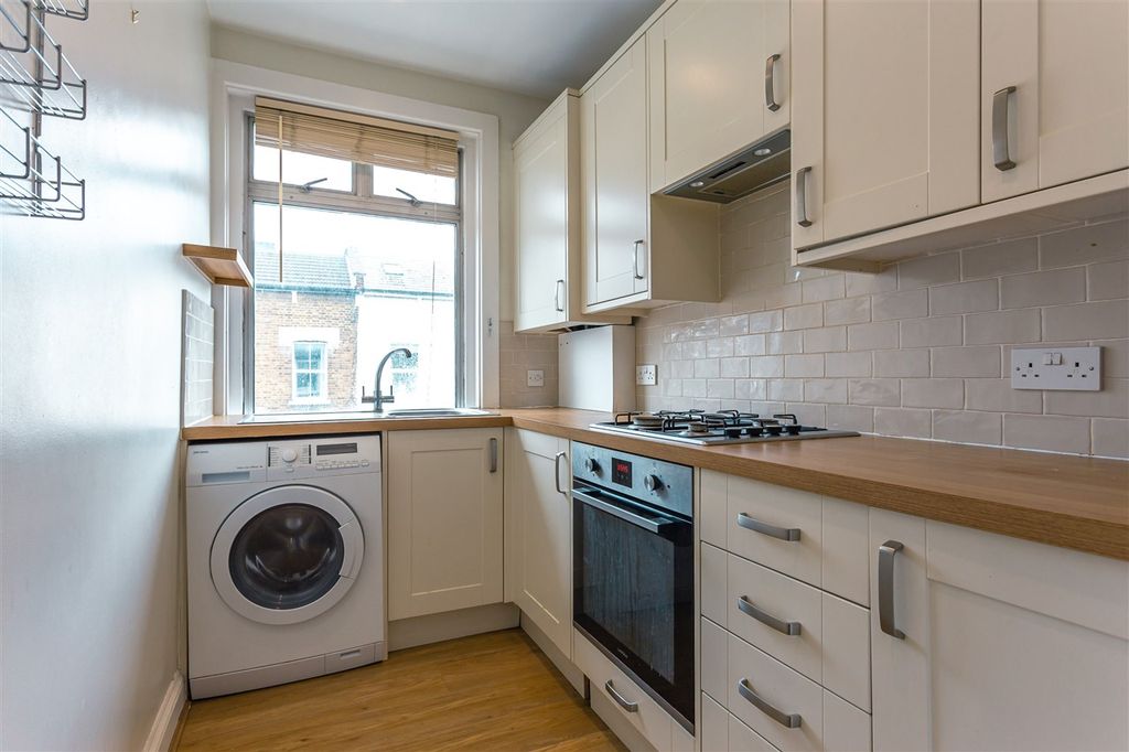 Property photo 2 of 6 Kitchen