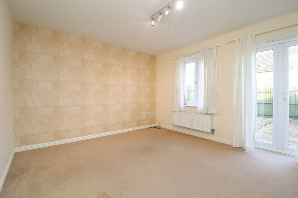 Property photo 2 of 9 Photo 11