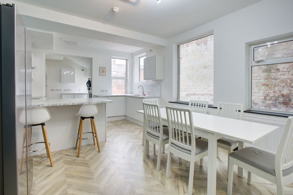 Property photo 2 of 26 Bold Street-Kitchen (1)