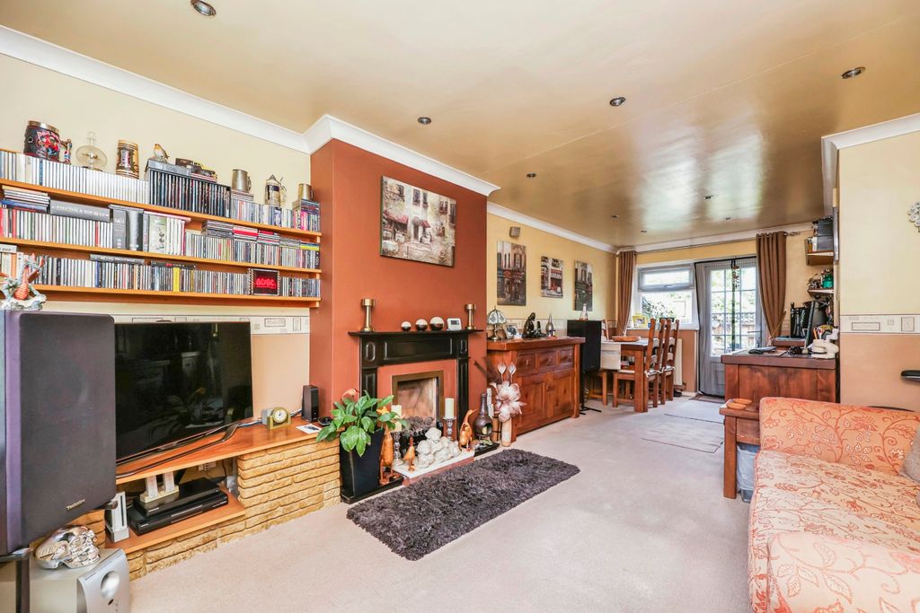 Property photo 3 of 9