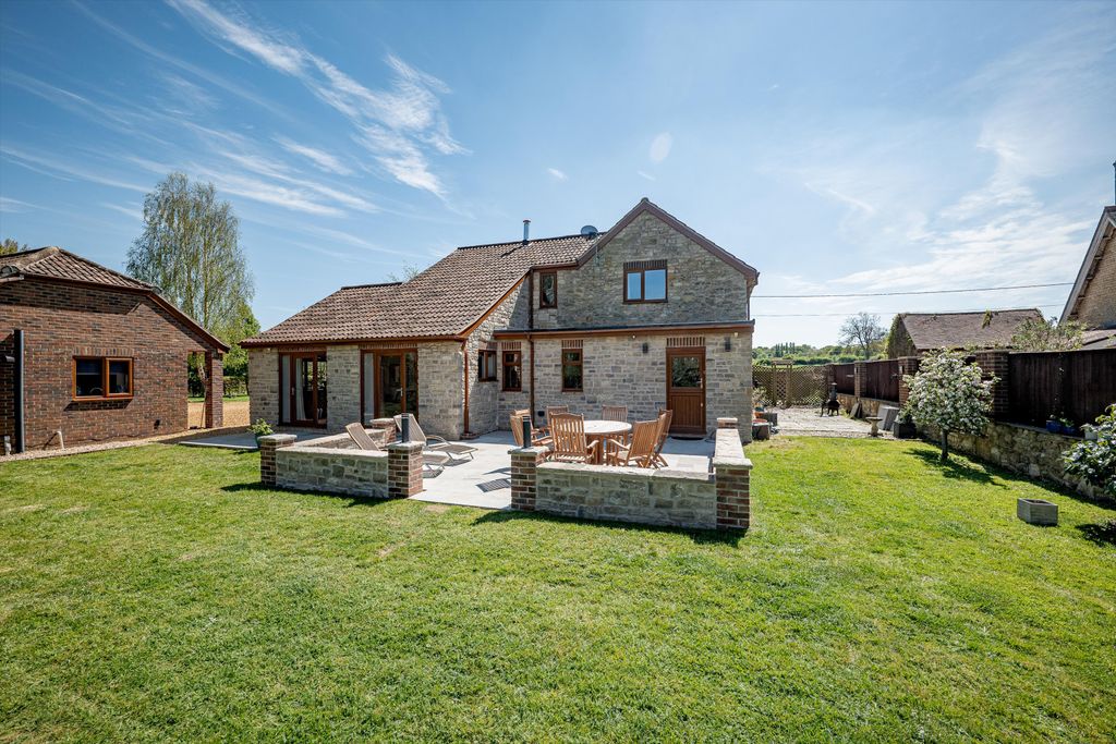 Property photo 2 of 22 Image