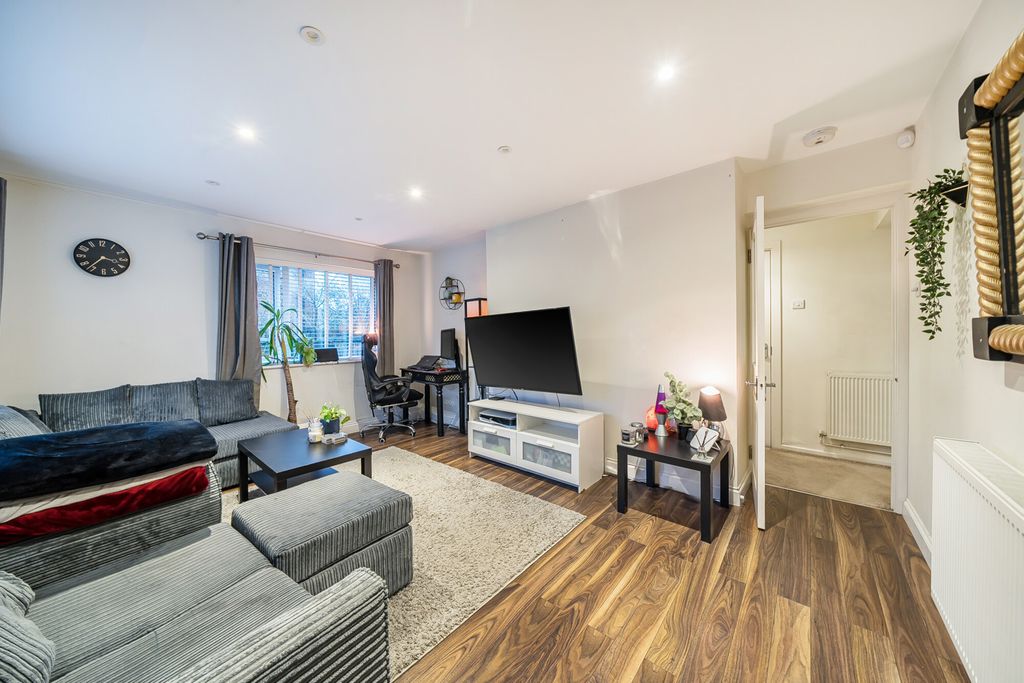 Property photo 2 of 18 1410806-5-698E064...