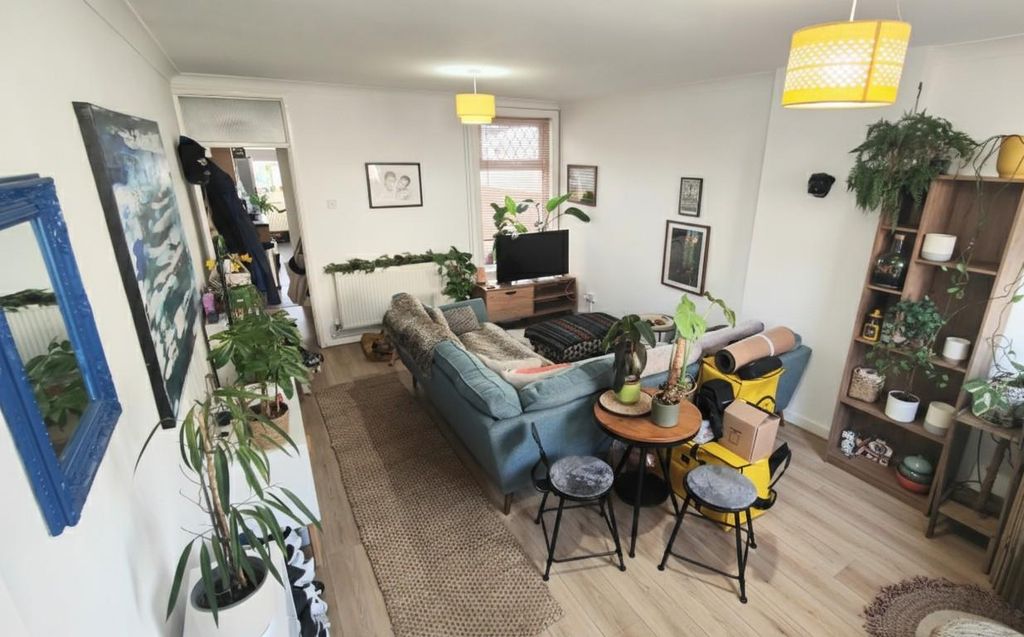 Property photo 3 of 15 Lounge / Diner