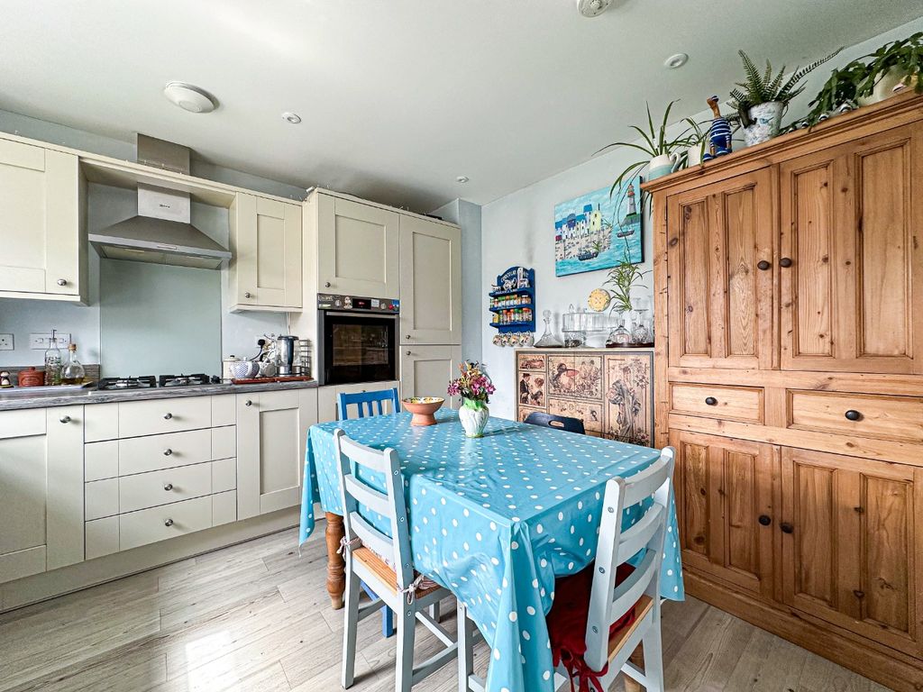 Property photo 3 of 17 44428711