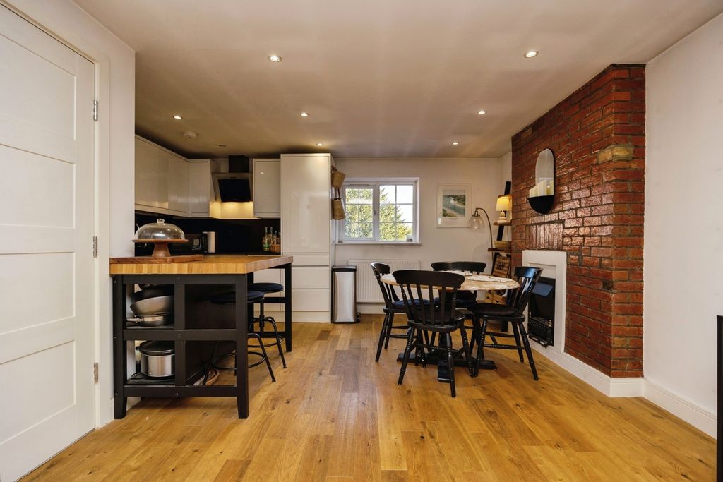 Additional image 17 of 2 bed flat for salePortsmouth Road, Milford, Godalming, Surrey GU8