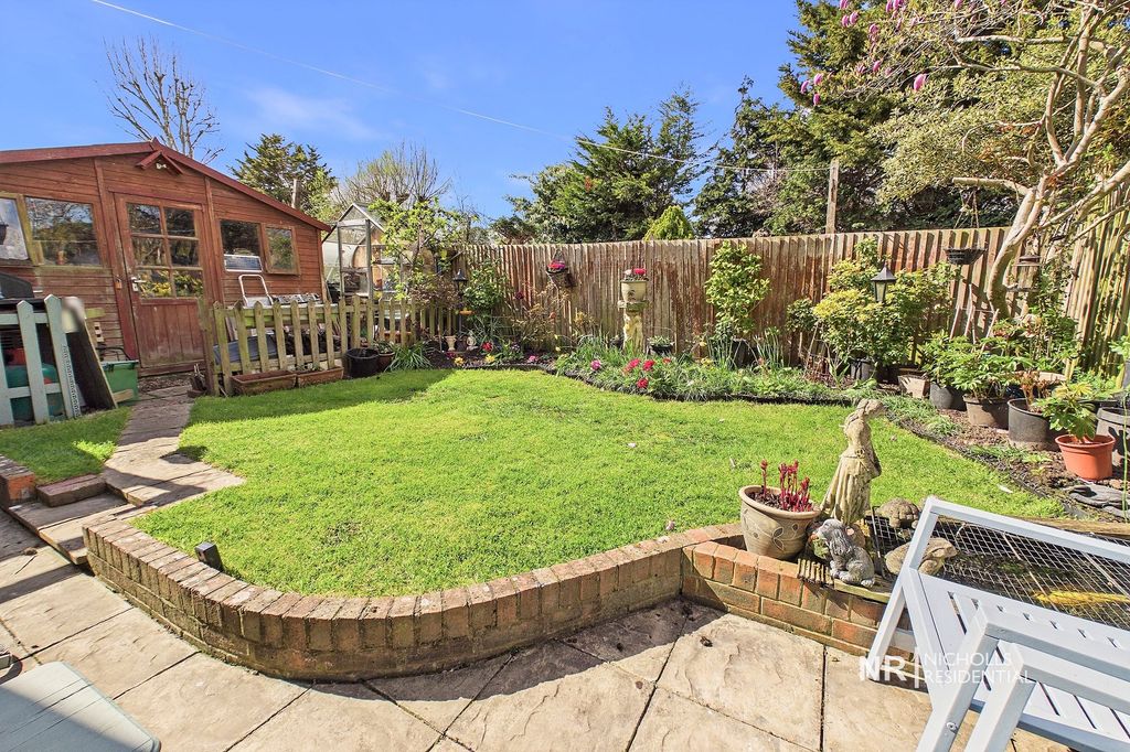 Property photo 2 of 16 Garden