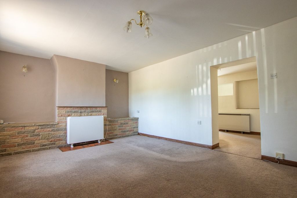 Property photo 3 of 16 4181355