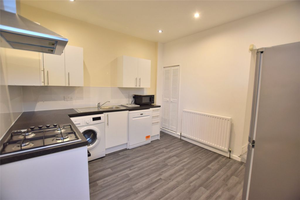 Property photo 3 of 9 Kitchen