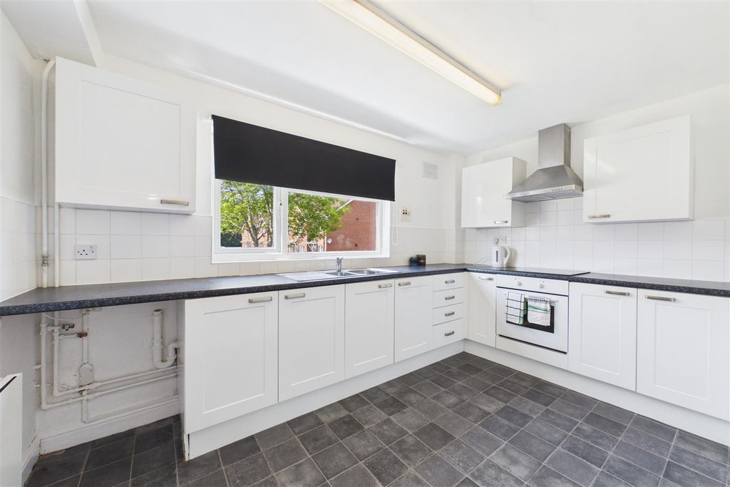 Property photo 2 of 9 Breakfast Kitchen