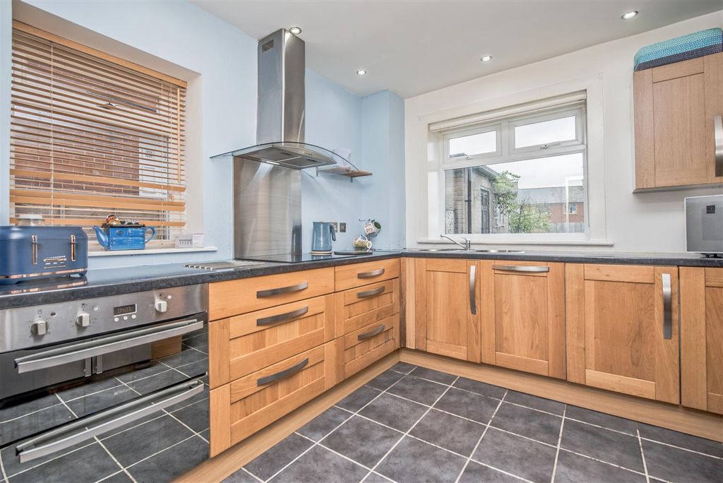 Property photo 3 of 20 Fitted Kitchen: