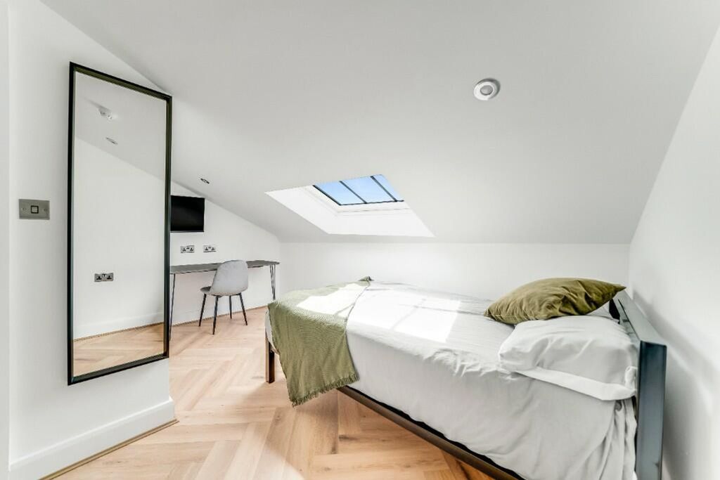 Property photo 3 of 10 Experience Comfort And Style In This Beautifully d...