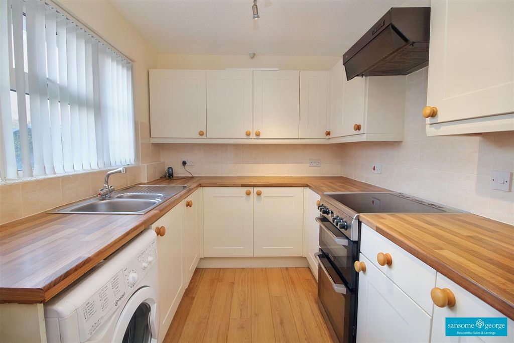 Property photo 3 of 15 Kitchen