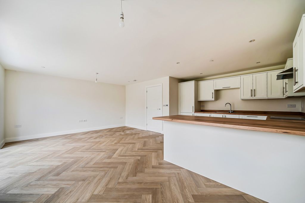 Property photo 3 of 22 1380234-12-6911E8...