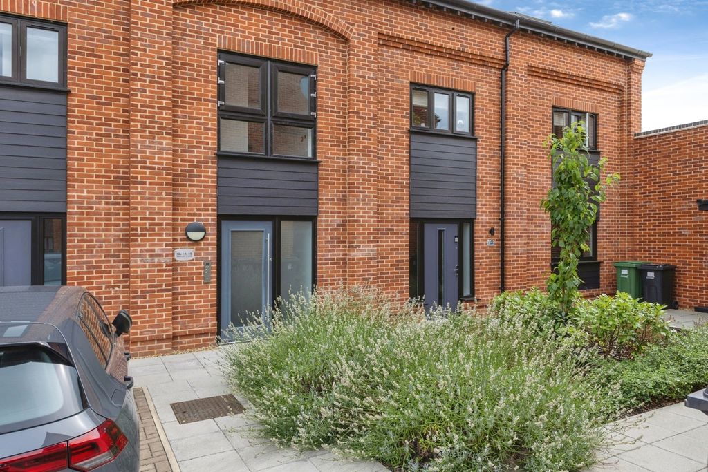 Property photo 1 of 16 Pbox-Img.Jpg
