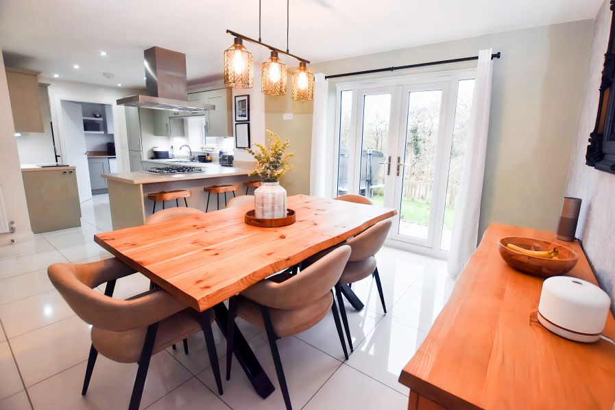 Property photo 2 of 30 Dining Kitchen