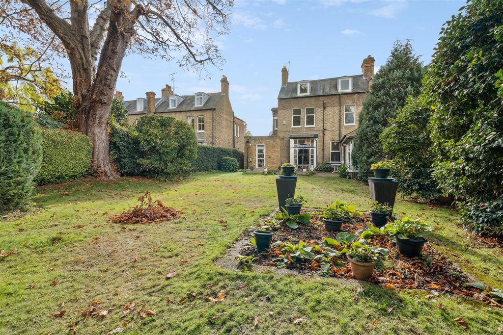 Property photo 1 of 20 Burlington Gardens, W4 - For Sale