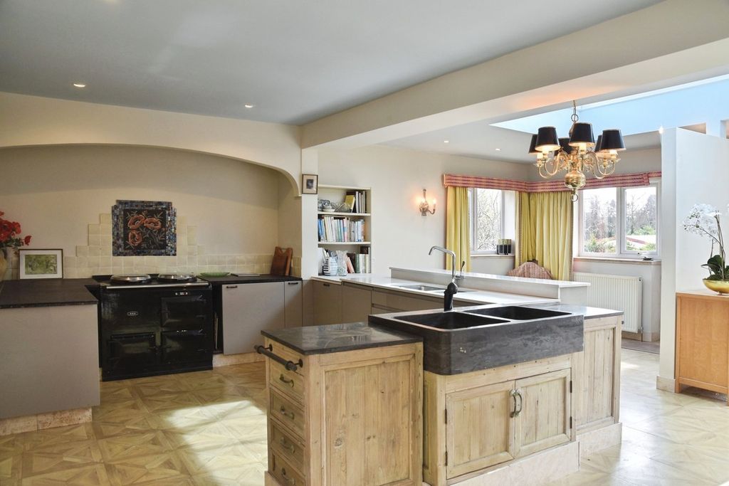 Property photo 3 of 26