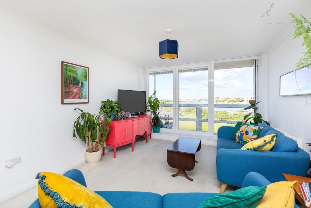 Property photo 2 of 14 5202221