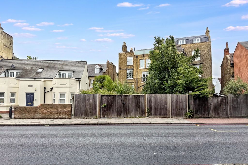 Property photo 2 of 3 122 Trinity Road, Wandsworth, London, Sw17 7Hs