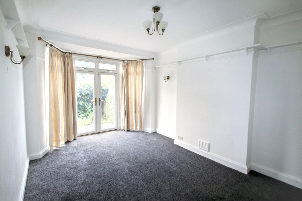 Property photo 2 of 27