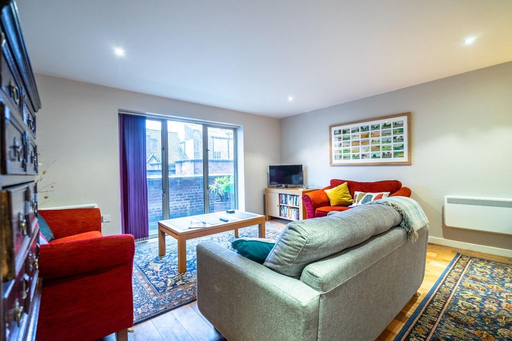 Property photo 2 of 14 15 Stonegate Court.Jpg
