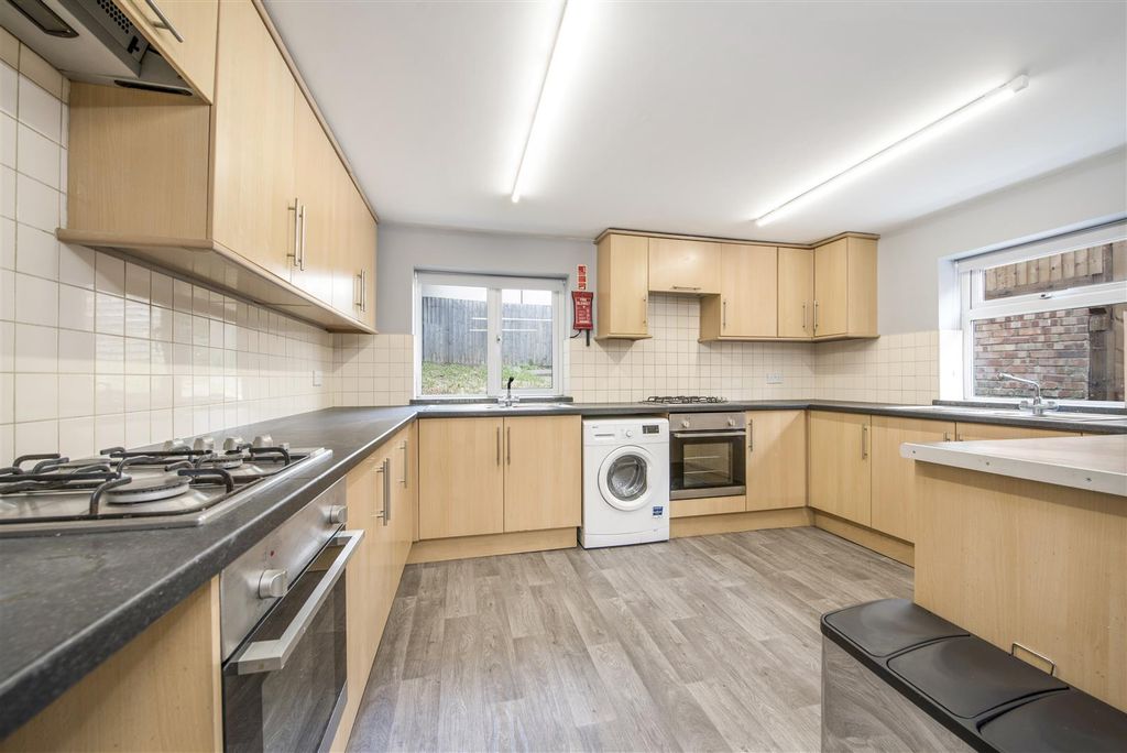 Additional image 6 of 9 bed semi-detached house for saleWalk Of Station, High Wycombe HP13