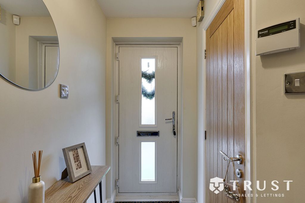 Property photo 2 of 30