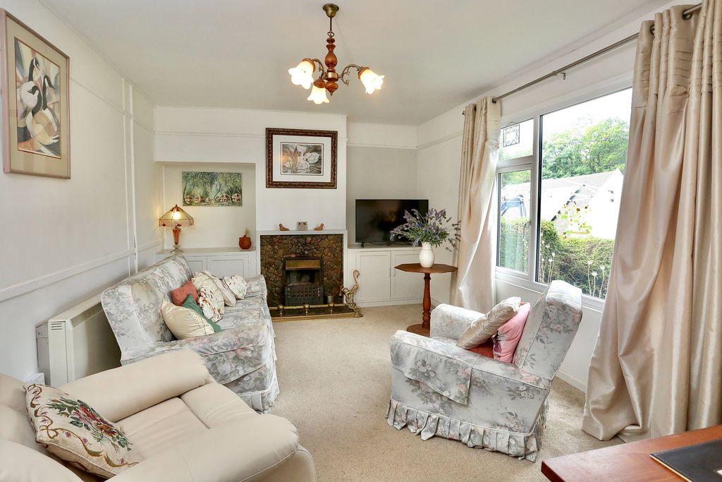 Property photo 2 of 28
